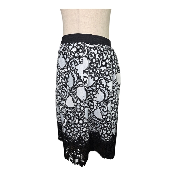 Ann Taylor Black White Lace A-Line Skirt 14 Scalloped Hem Lined Midi - Picture 6 of 10